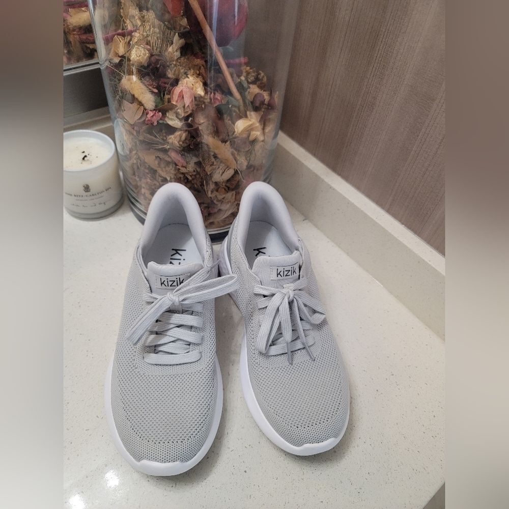Kizik Athens Women’s Gray Lace Up Hands Free Knit Sneakers Size 7 WORN ONCE